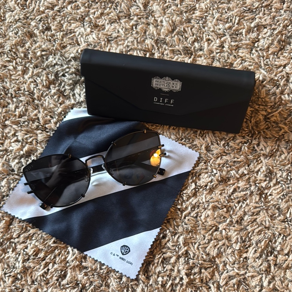 Diff Beatlejuice Lydia sunglasses